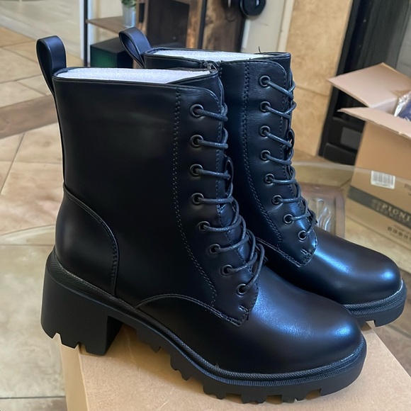 Black lace up combat boots NEW SIZE 7.5 - Picture 1 of 5